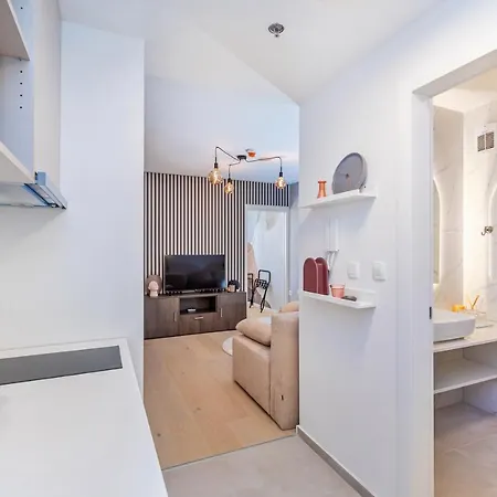 Sunny Lol Port In The Centre