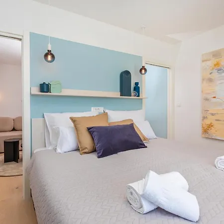 Sunny Lol Port In The Centre Apartment *