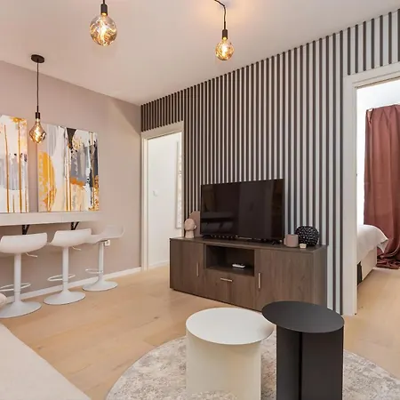 Sunny Lol Port In The Centre Apartment *