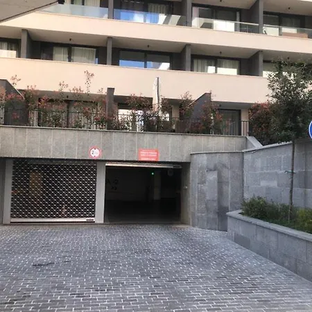 Sunny Lol Port In The Centre