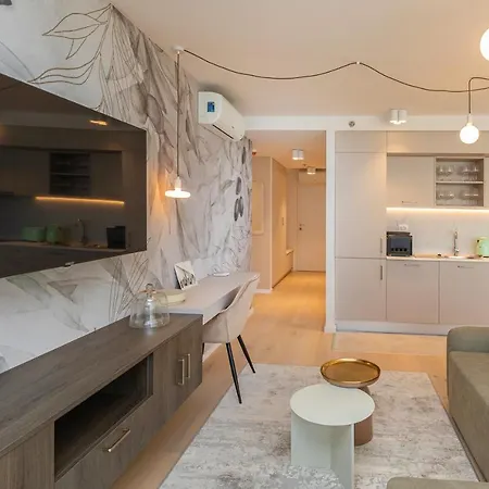 Sunny Lol Port In The Centre Dubrovnik