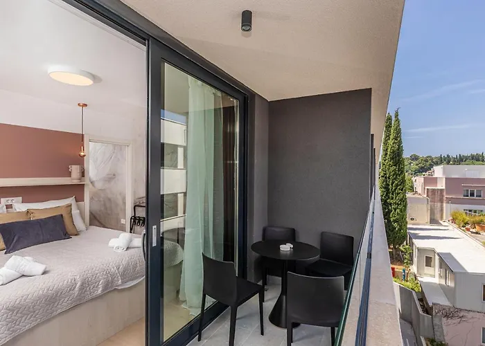 Sunny Lol Port In The Centre Daire Dubrovnik